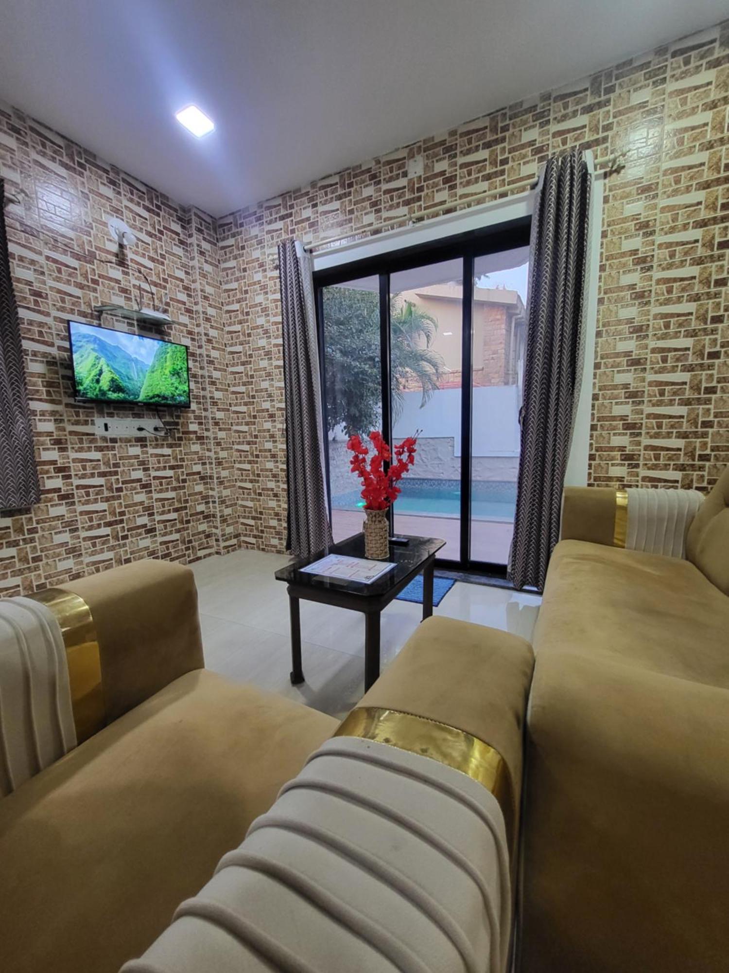 The Perfect Stays Para Disco Big Pool Cricket Turf Villa ロナバラ エクステリア 写真