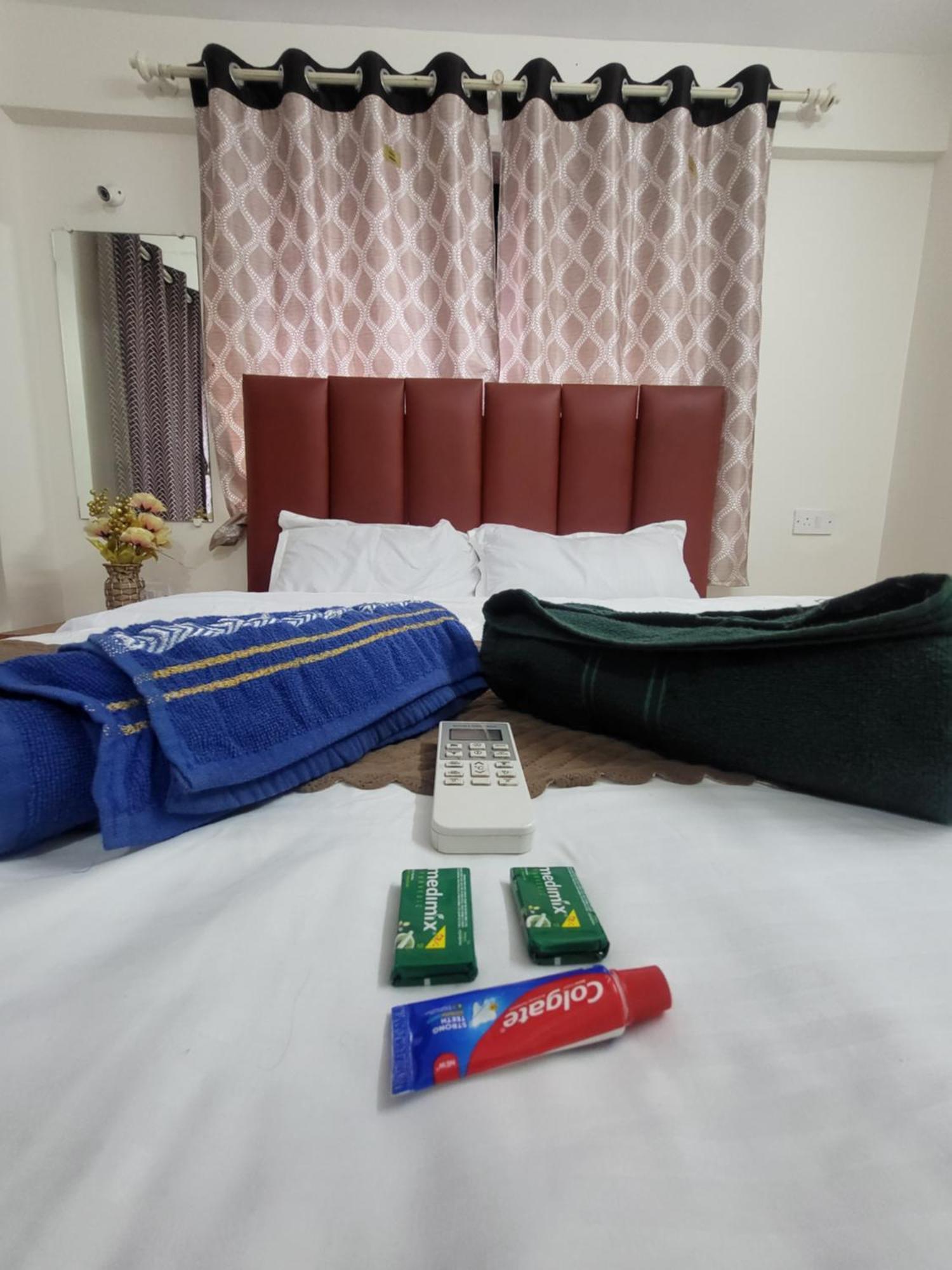 The Perfect Stays Para Disco Big Pool Cricket Turf Villa ロナバラ エクステリア 写真